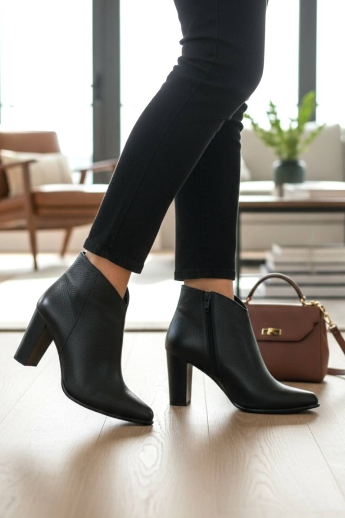 Kadın Siyah Hakiki Deri 35-40 Numara Bot & Bootie